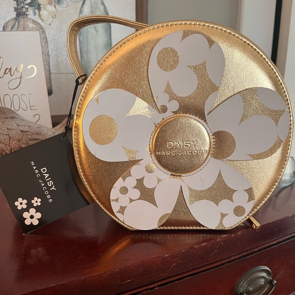 Daisy by Marc Jacobs fragrance box (fragrance not included) NWT